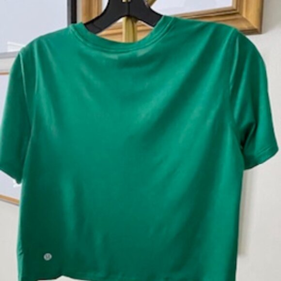lululemon Ultralight Waist Length Lightweight T Shirt - CAS Green - Size 6 - Picture 3 of 6